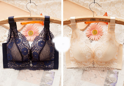Stílusos női csipkés melltartó - két darabból álló készlet