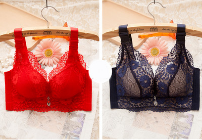 Stílusos női csipkés melltartó - két darabból álló készlet