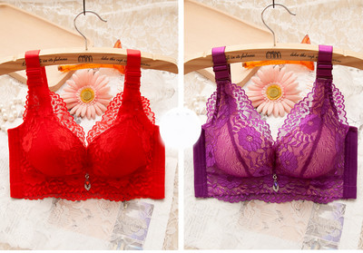 Stílusos női csipkés melltartó - két darabból álló készlet