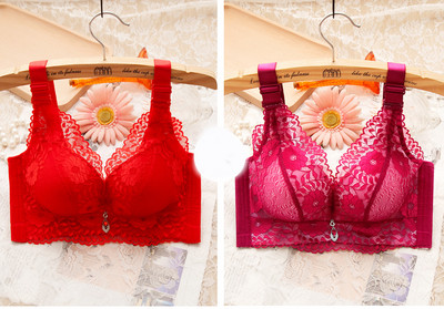 Stílusos női csipkés melltartó - két darabból álló készlet