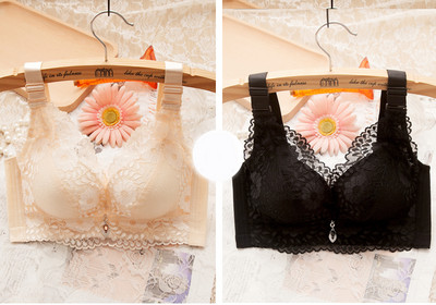 Stílusos női csipkés melltartó - két darabból álló készlet