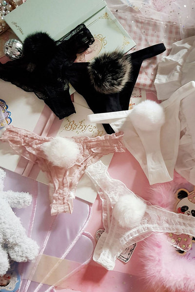 Γυναικεία εσώρουχα δαντέλας με πούπουλα - διάφορα μοντέλα