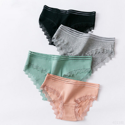 Női 4 db-os bikini szett csipkével és szalaggal