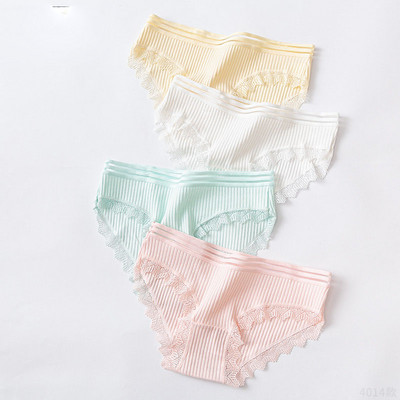 Női 4 db-os bikini szett csipkével és szalaggal