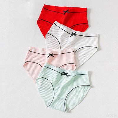 Női 4 db-os bikini szett csipkével és szalaggal