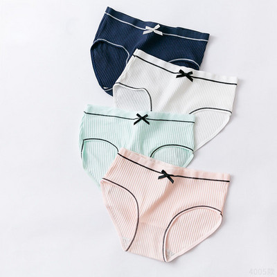 Női 4 db-os bikini szett csipkével és szalaggal