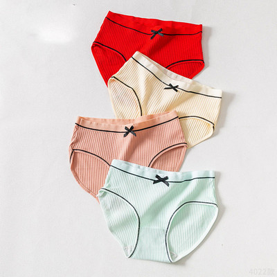 Női 4 db-os bikini szett csipkével és szalaggal