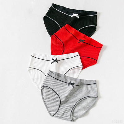 Női 4 db-os bikini szett csipkével és szalaggal