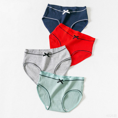 Női 4 db-os bikini szett csipkével és szalaggal