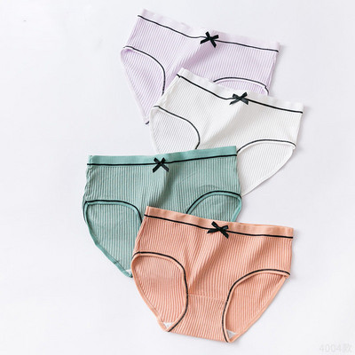 Női 4 db-os bikini szett csipkével és szalaggal