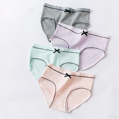 Női 4 db-os bikini szett csipkével és szalaggal