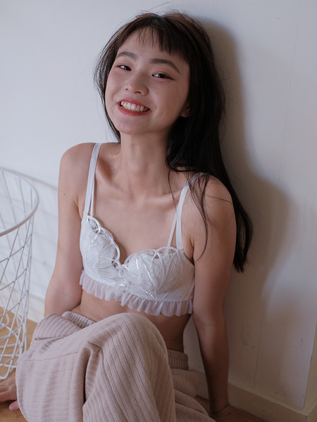 Γυναικείο σουτιέν με δαντέλα και κορδέλα σε διάφορα χρώματα