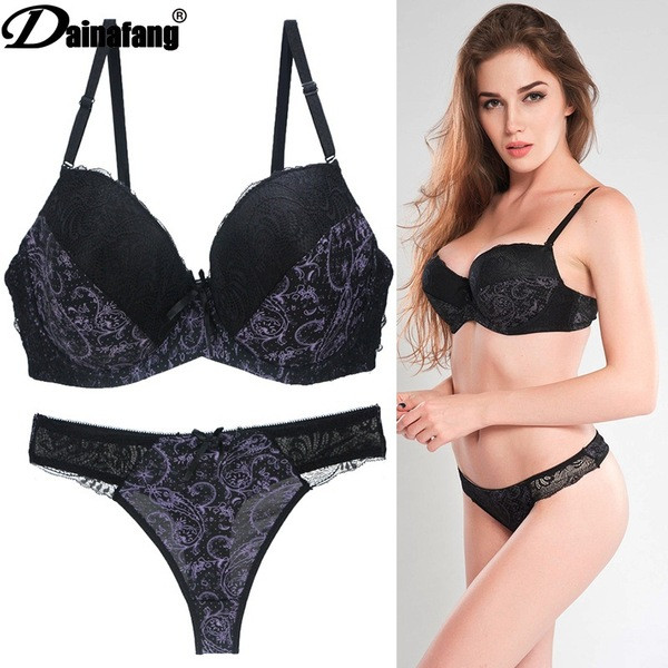 Női csipkekészlet melltartóval és tangával