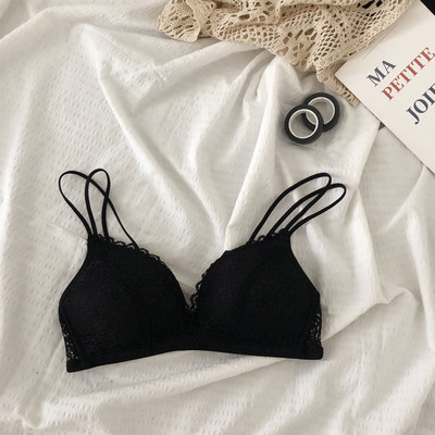 Γυναικείο σετ εσωρούχων   ή σουτιέν από δαντέλα