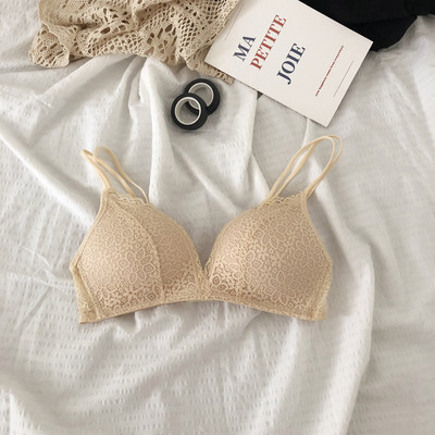 Γυναικείο σετ εσωρούχων   ή σουτιέν από δαντέλα