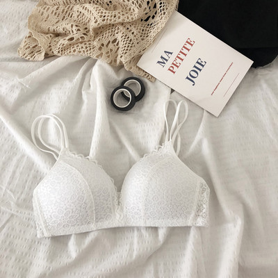 Γυναικείο σετ εσωρούχων   ή σουτιέν από δαντέλα