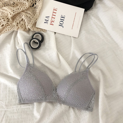 Γυναικείο σετ εσωρούχων   ή σουτιέν από δαντέλα