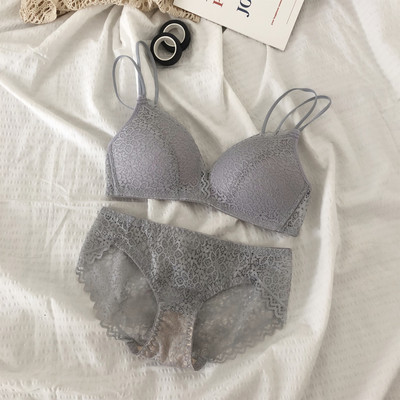 Γυναικείο σετ εσωρούχων   ή σουτιέν από δαντέλα