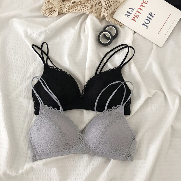 Γυναικείο σετ εσωρούχων   ή σουτιέν από δαντέλα