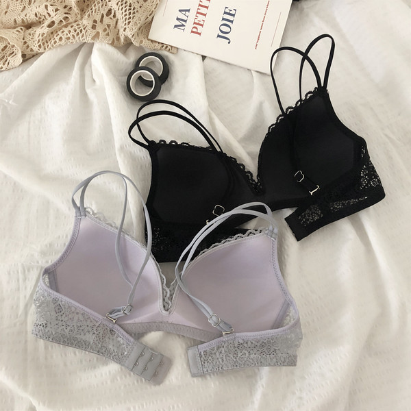 Γυναικείο σετ εσωρούχων   ή σουτιέν από δαντέλα