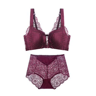 Női fehérnemű vagy melltartó szett csipkével