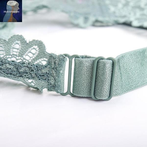 Női fehérnemű vagy melltartó szett csipkével