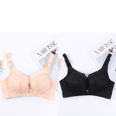 Két női melltartó készlet csipkével