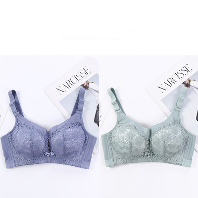 Két női melltartó készlet csipkével