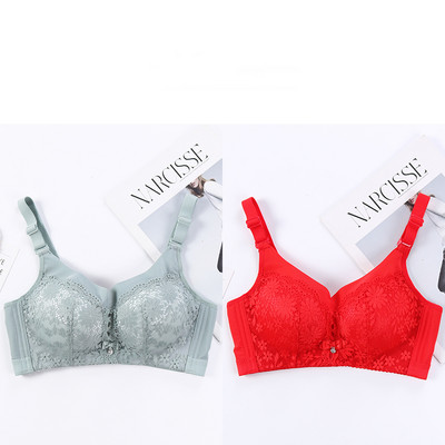 Két női melltartó készlet csipkével