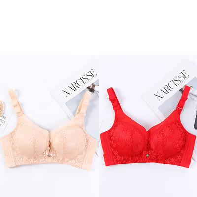 Két női melltartó készlet csipkével