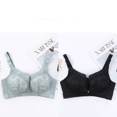 Két női melltartó készlet csipkével