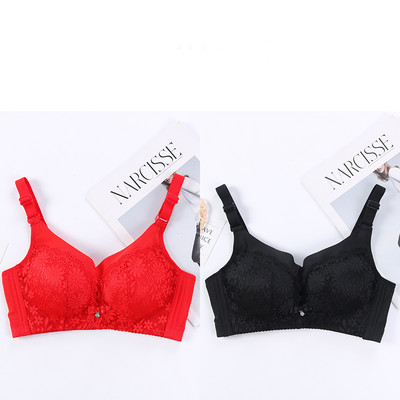 Két női melltartó készlet csipkével