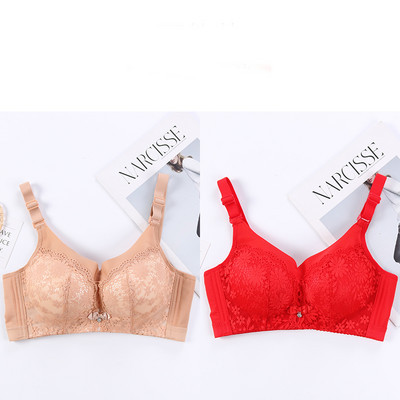 Két női melltartó készlet csipkével