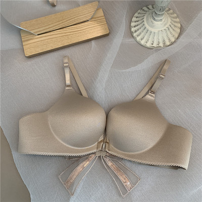 Intim fehérnemű szett vagy melltartó szalaggal