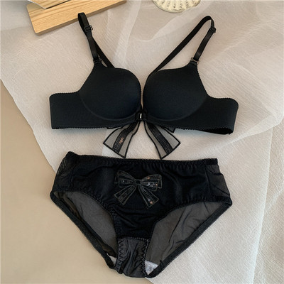 Intim fehérnemű szett vagy melltartó szalaggal