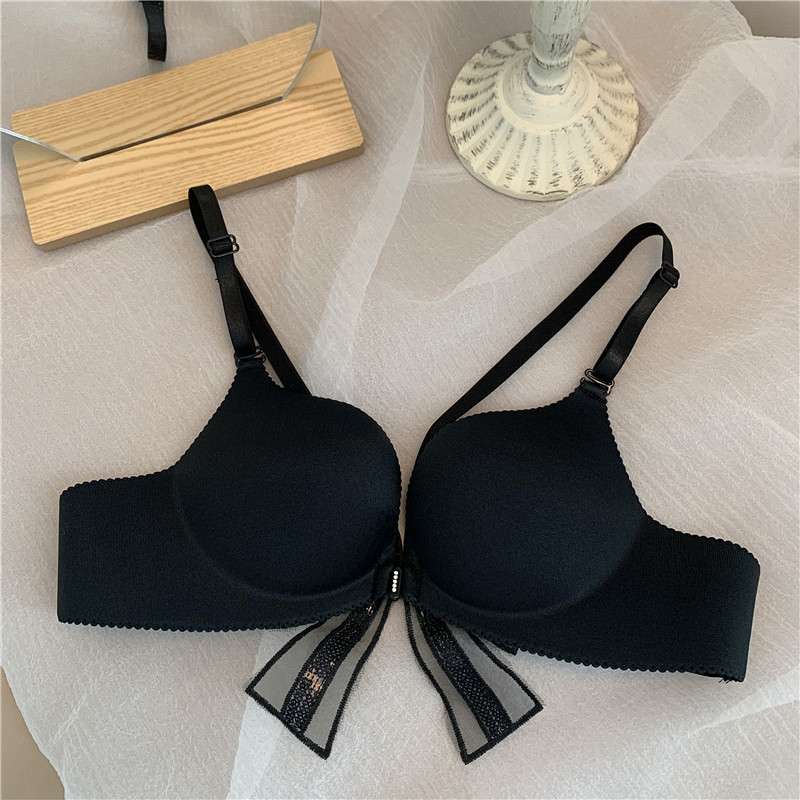 Intim fehérnemű szett vagy melltartó szalaggal