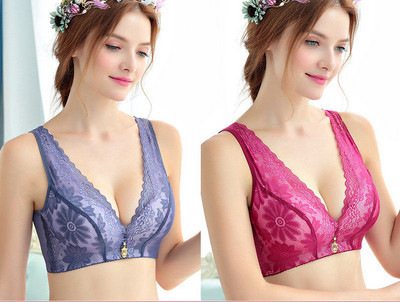 Két melltartó készlet V-nyakkal és csipkével