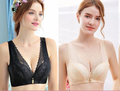 Két melltartó készlet V-nyakkal és csipkével
