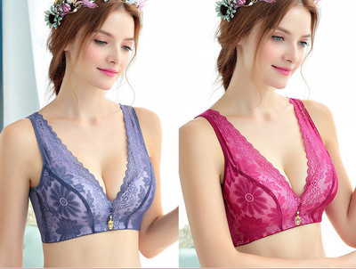 Két melltartó készlet V-nyakkal és csipkével