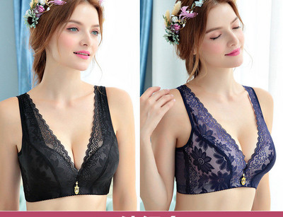 Két melltartó készlet V-nyakkal és csipkével
