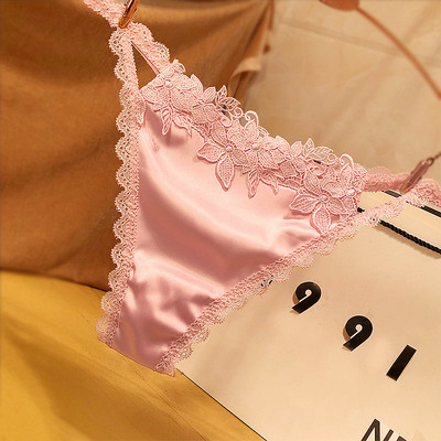 Γυναικεία στρινγκ με δαντέλα και κέντημα