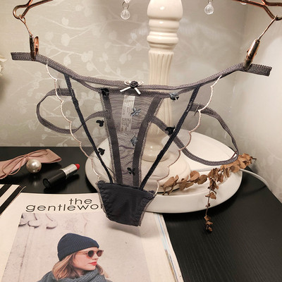 Női tanga hímzéssel és hálóval