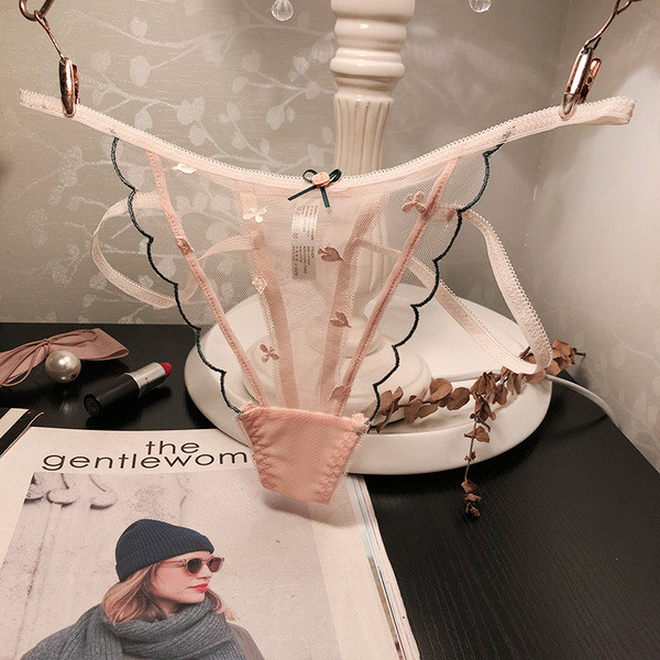 Női tanga hímzéssel és hálóval