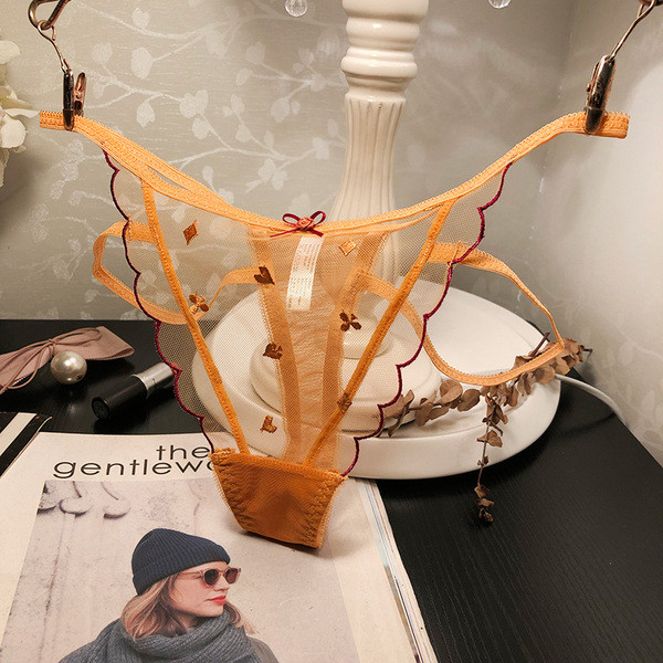 Női tanga hímzéssel és hálóval