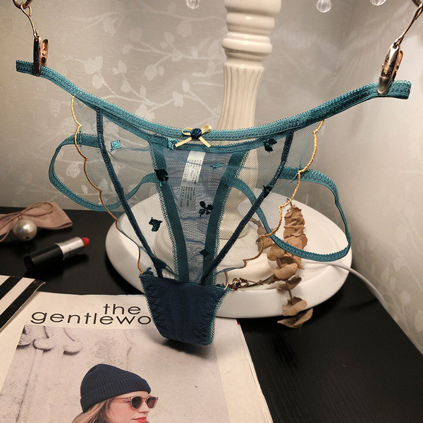 Női tanga hímzéssel és hálóval