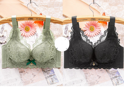 Két női melltartó készlet csipkével és széles pántokkal