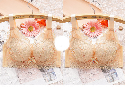 Két női melltartó készlet csipkével és széles pántokkal
