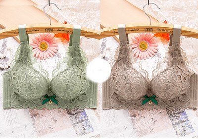 Két női melltartó készlet csipkével és széles pántokkal