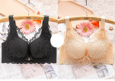 Két női melltartó készlet csipkével és széles pántokkal