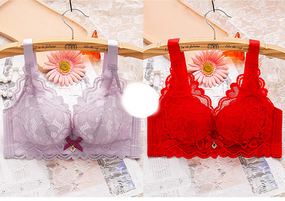 Két női melltartó készlet csipkével és széles pántokkal